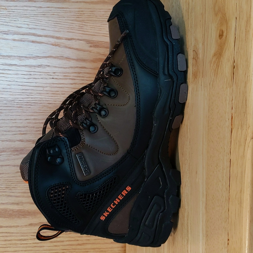 Skechers Pedley Aster Boots, Size 9, new in box